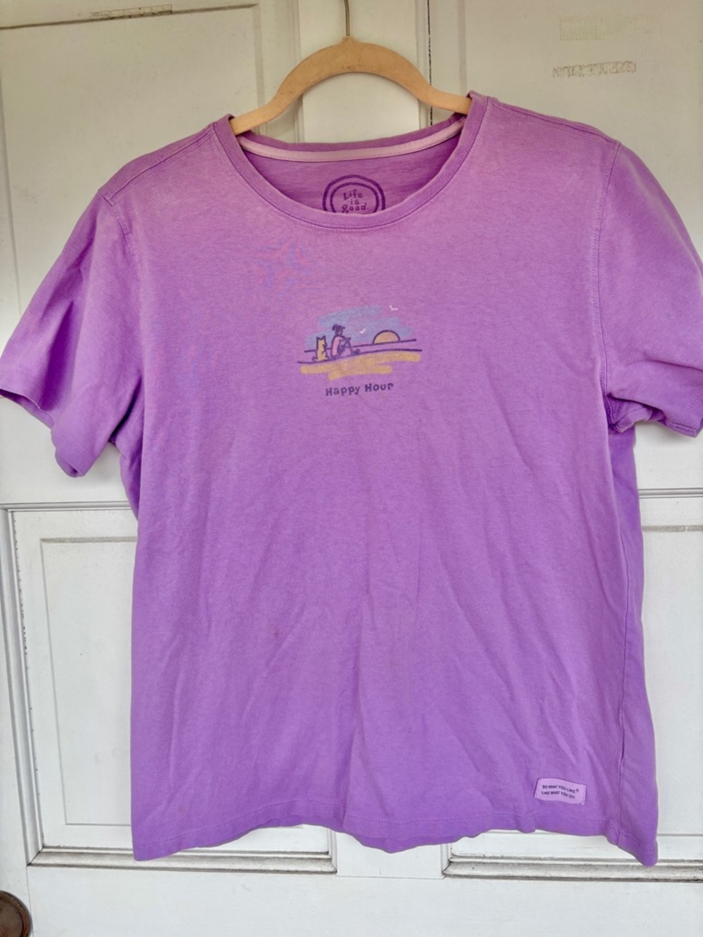 Life Is Good Purple Happy Hour Graphic Tee Women’s Medium Beach Sunset